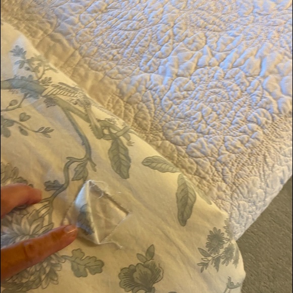 Bedding - Picture 2 of 3